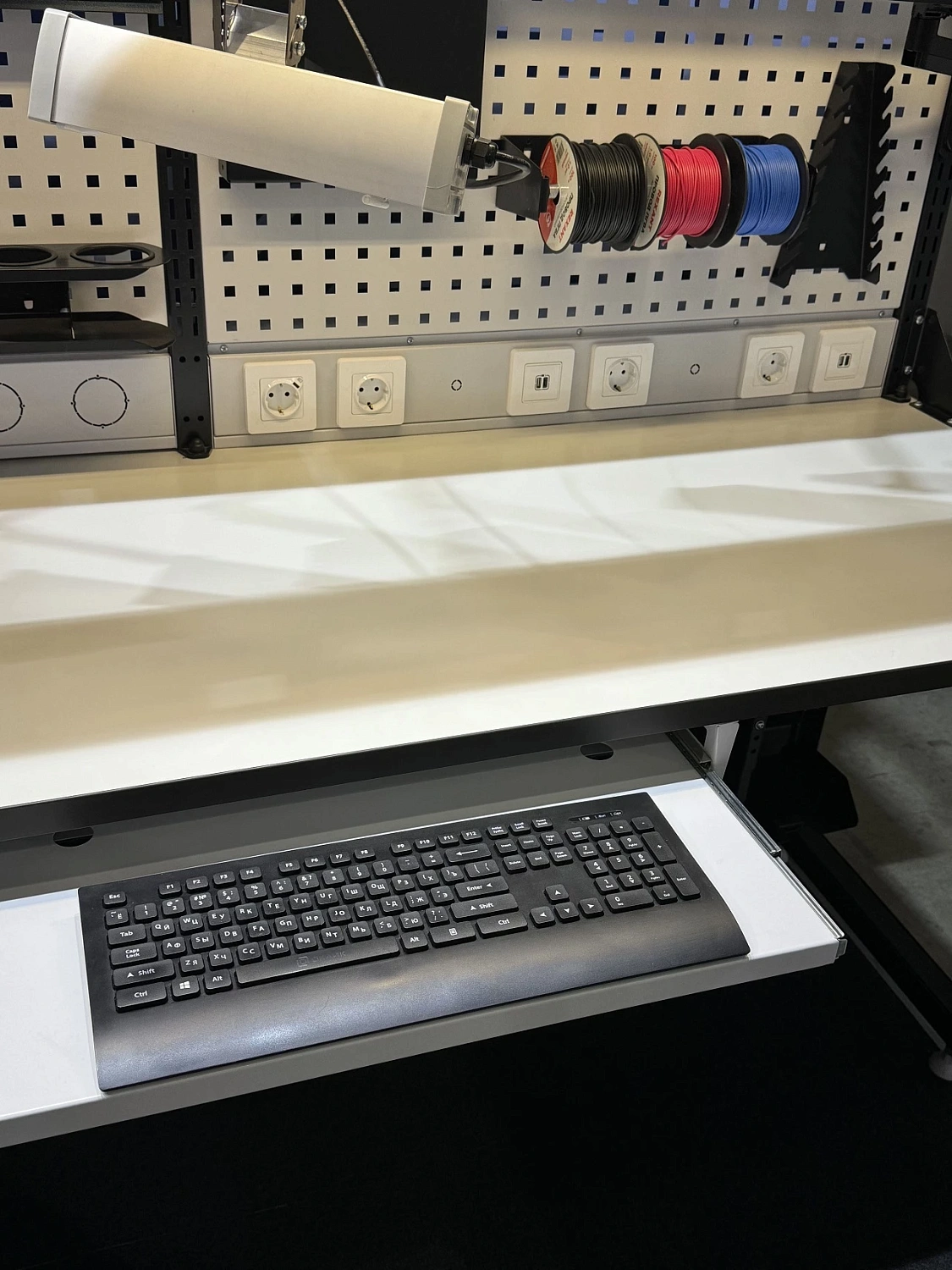 SPC Полка для клавиатуры 85x667x316 мм